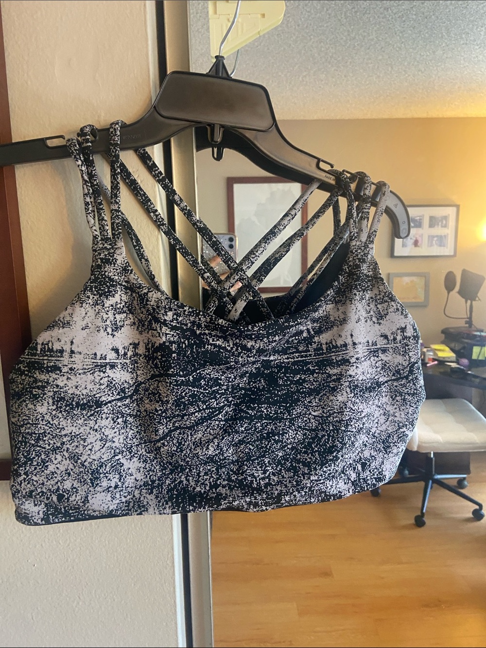 Athleta Black & White Crisscross Strappy Sports Bra - XL